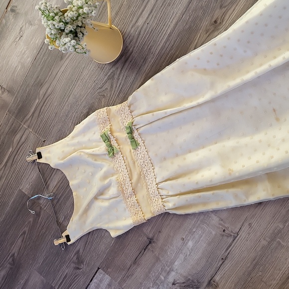 Dress l vintage l union model cream colour l Ladies l size 2 - Picture 7 of 8
